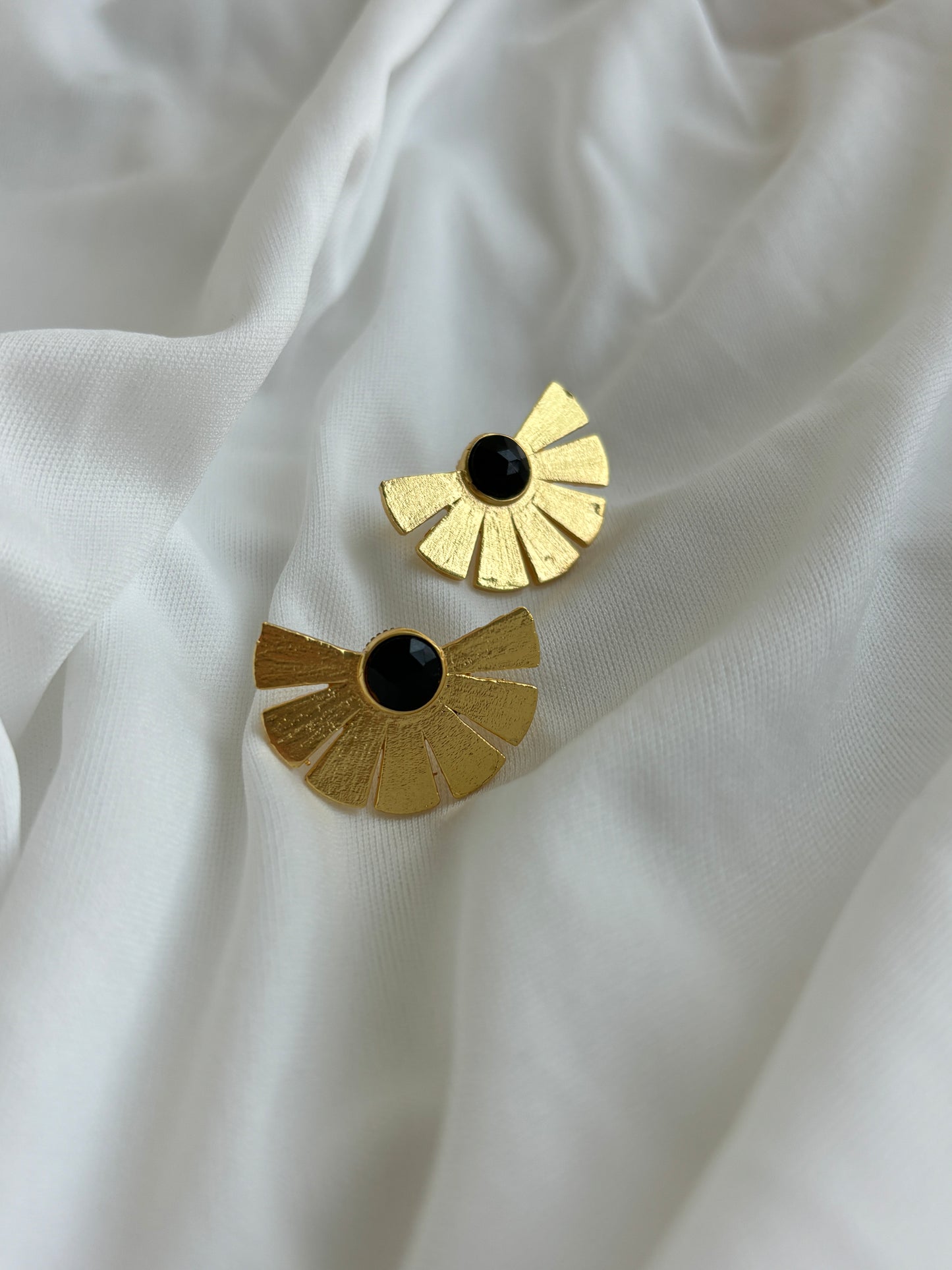 GISELLE, aretes con piedras naturales y baño de oro