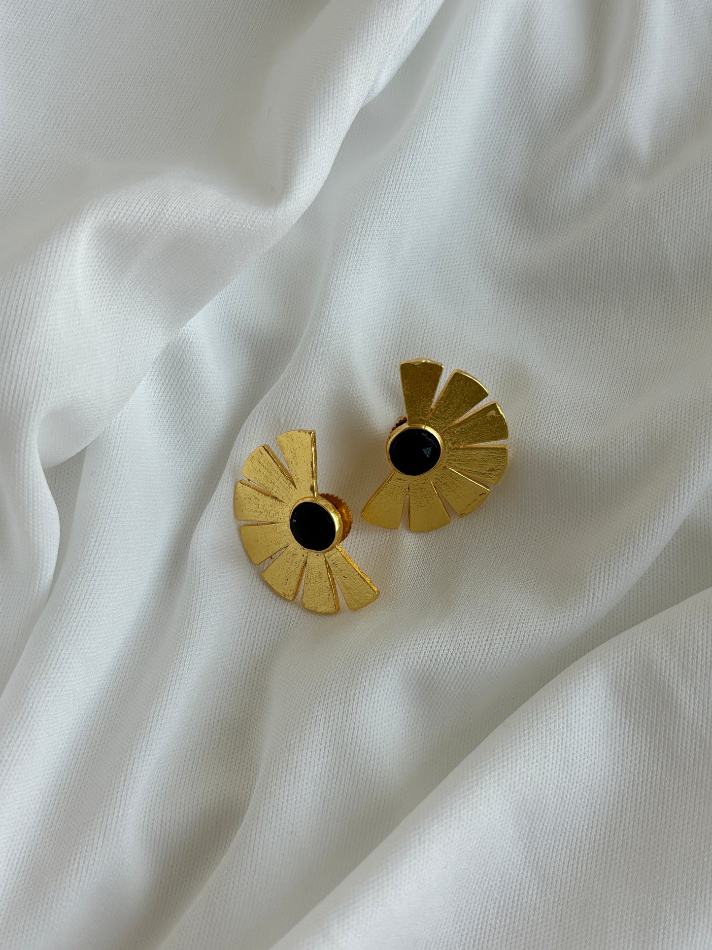 GISELLE, aretes con piedras naturales y baño de oro