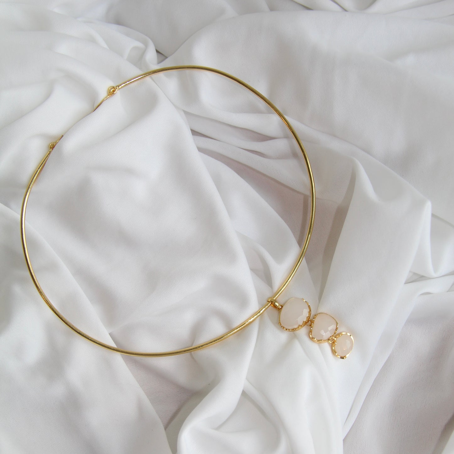 COLLAR LARISSA, desmontable con piedras naturales.