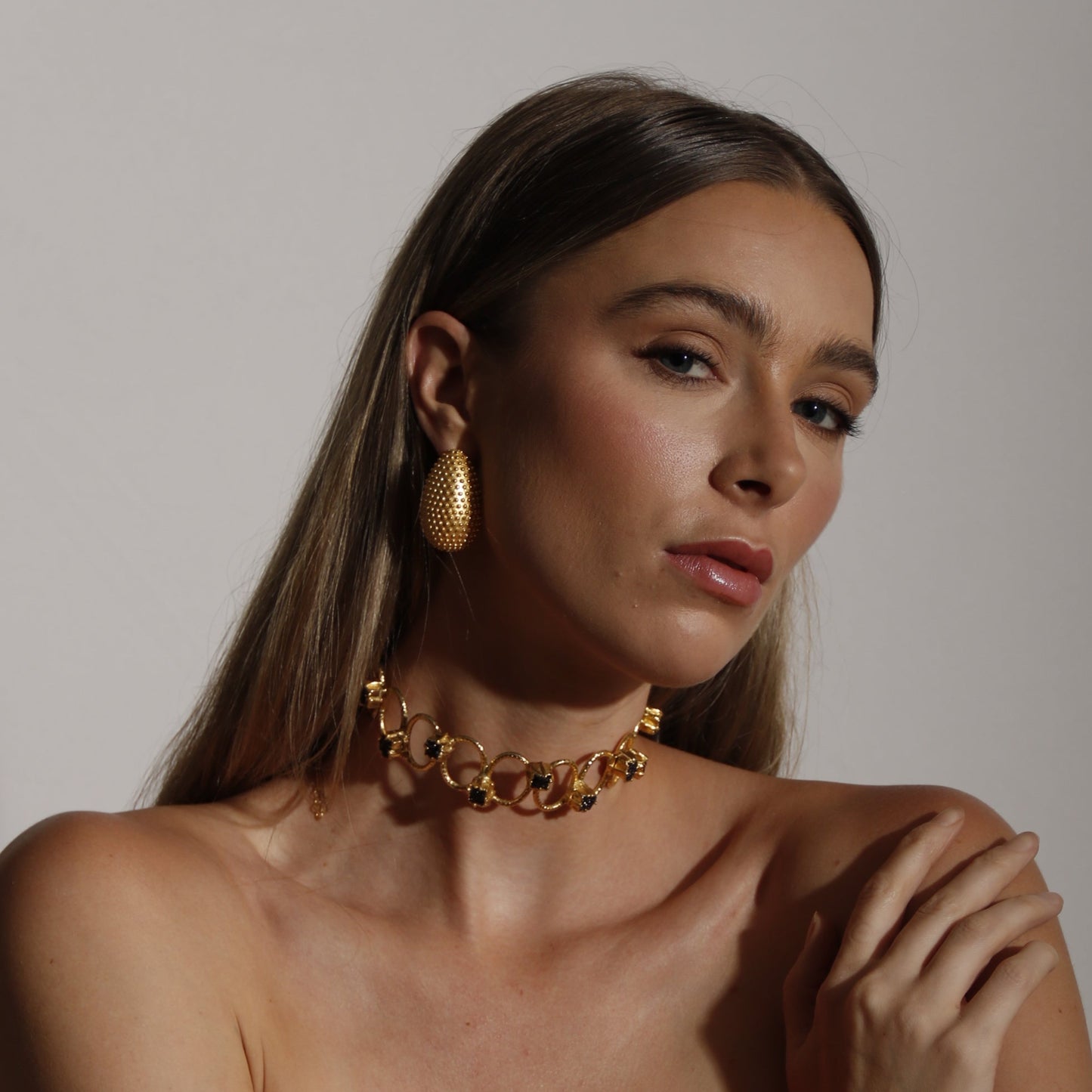 UMA, ARETES CON BAÑO DE ORO DE 18K