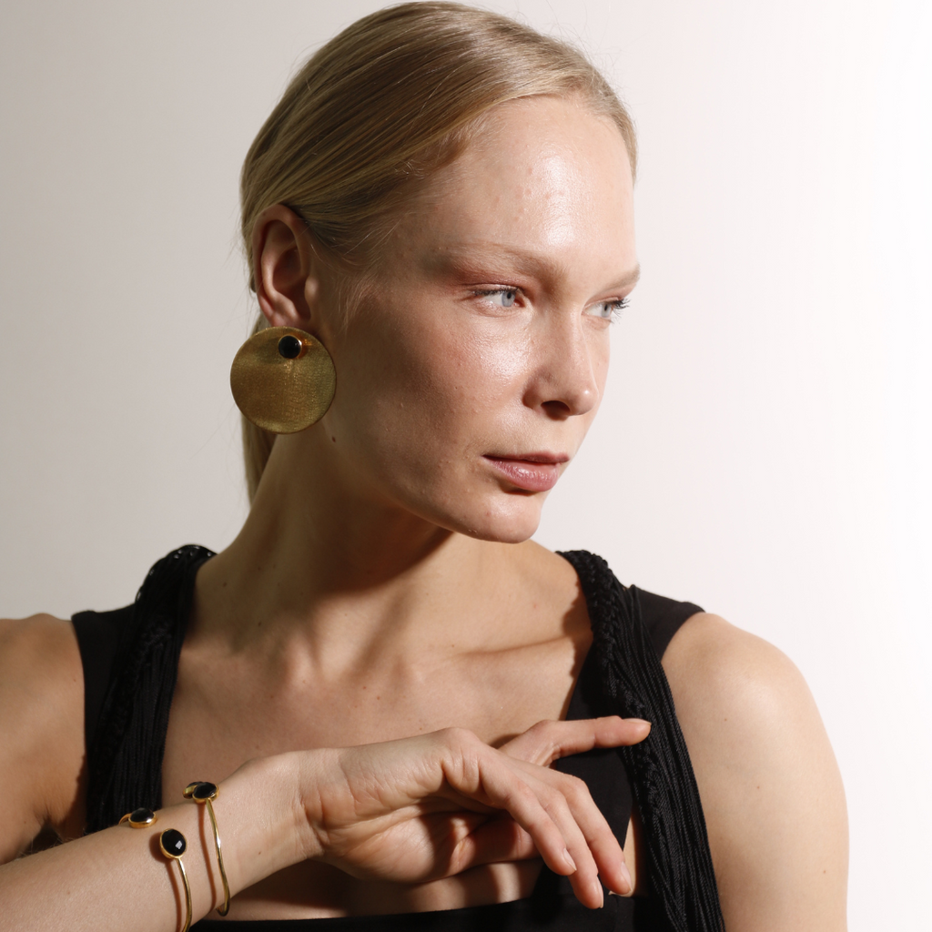 TATIANA, ARETES DESMONTABLES CON BAÑO DE ORO Y PIEDRAS NATURALES.