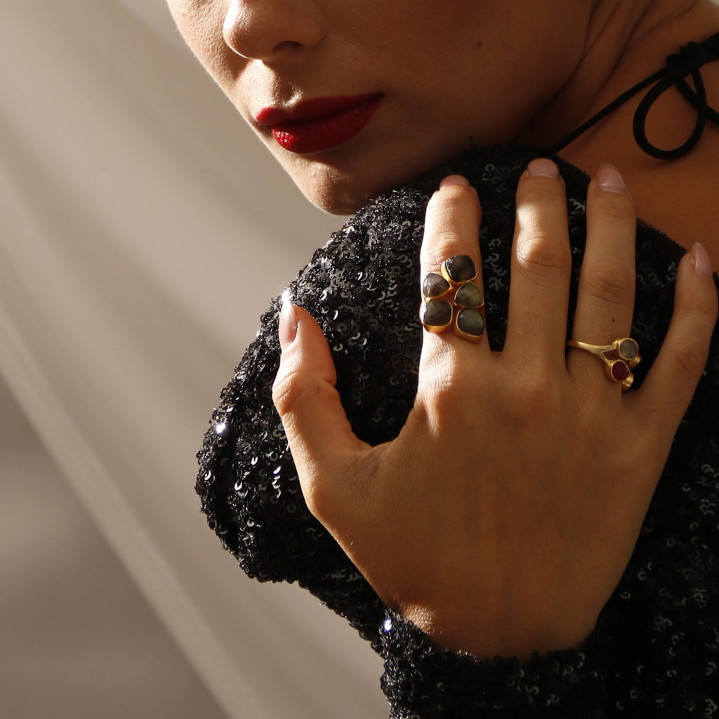 SHINE anillo con piedras y baño de oro de 24k