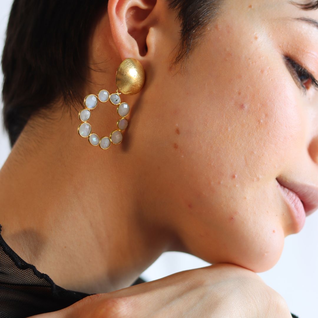MARTINA, aretes desmontables con baño de oro y piedras naturales