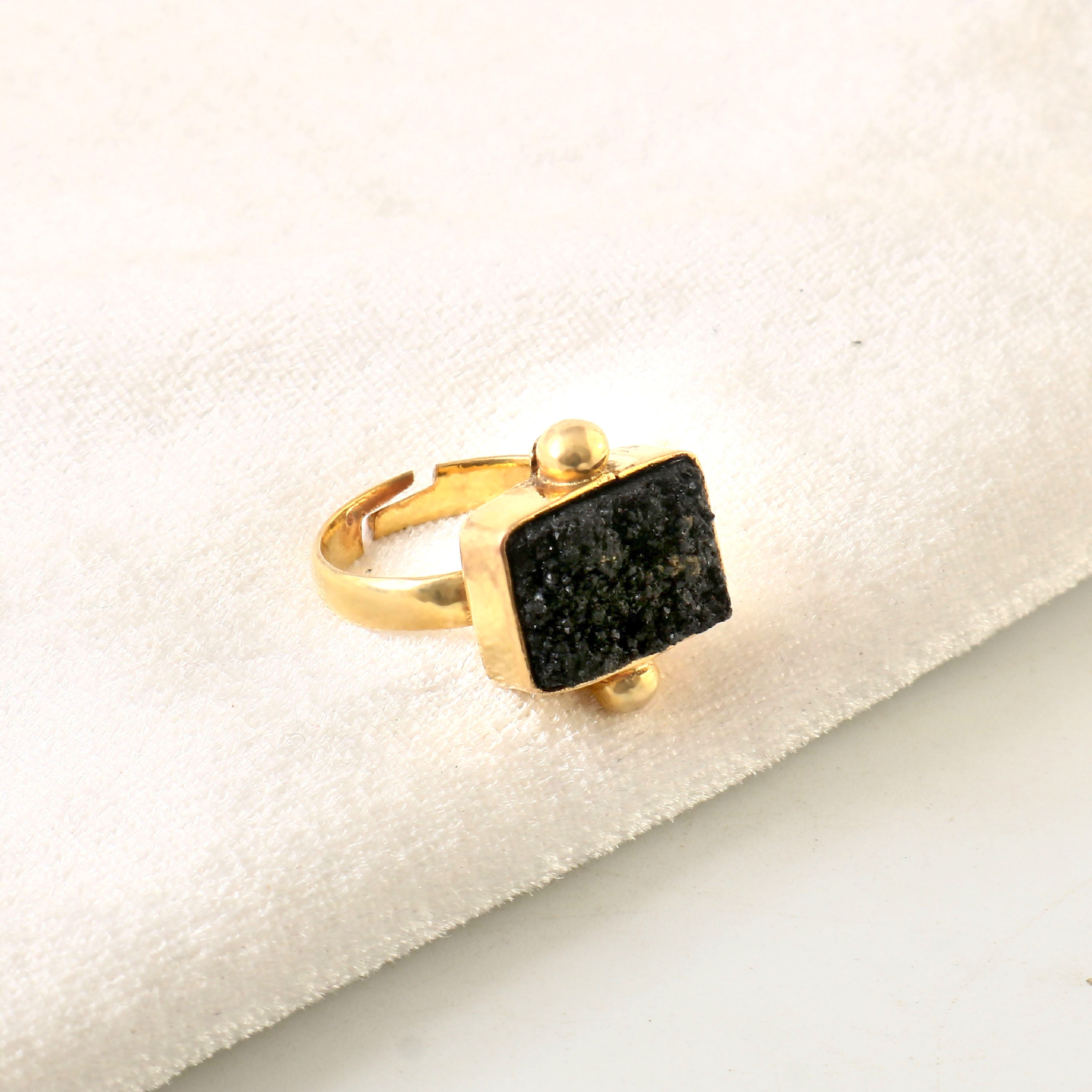 LINA, ANILLO CON PIEDRAS NATURALES Y BAÑO DE ORO