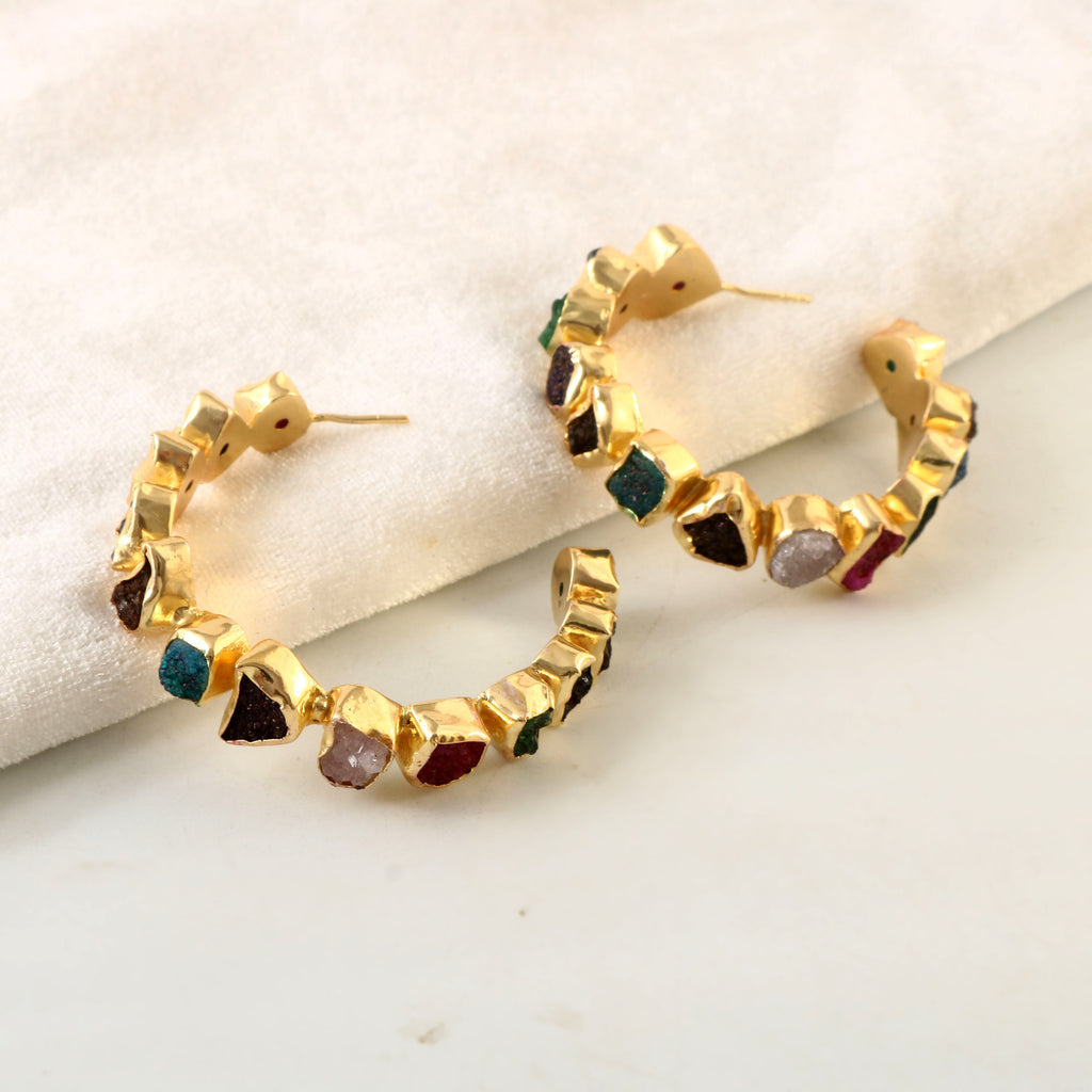 MAXI AURATA, ARRACADAS CON PIEDRAS DRUZA DE CUARZO Y BAÑO DE ORO