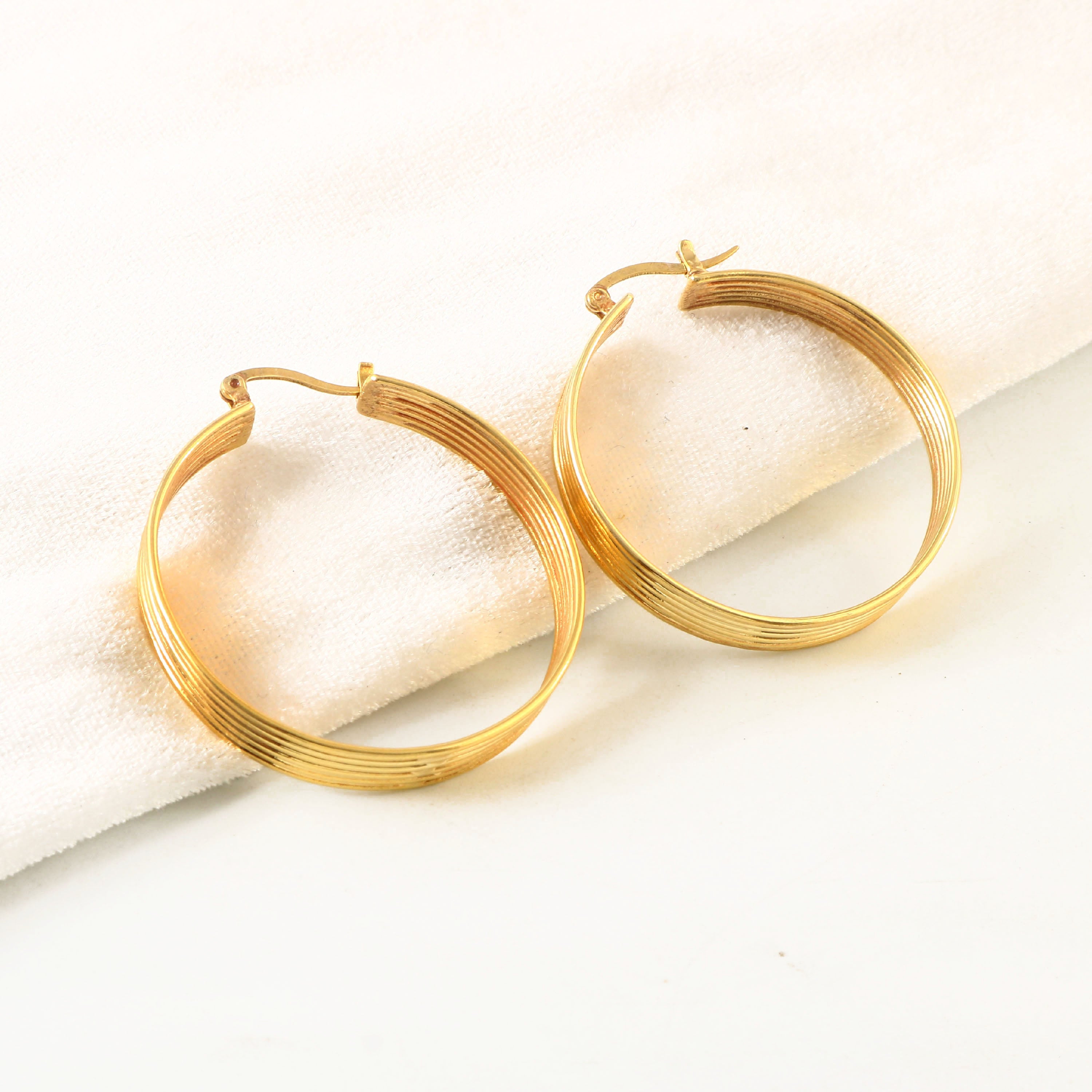 MAXI AVA, ARRACADAS CON BAÑO DE ORO