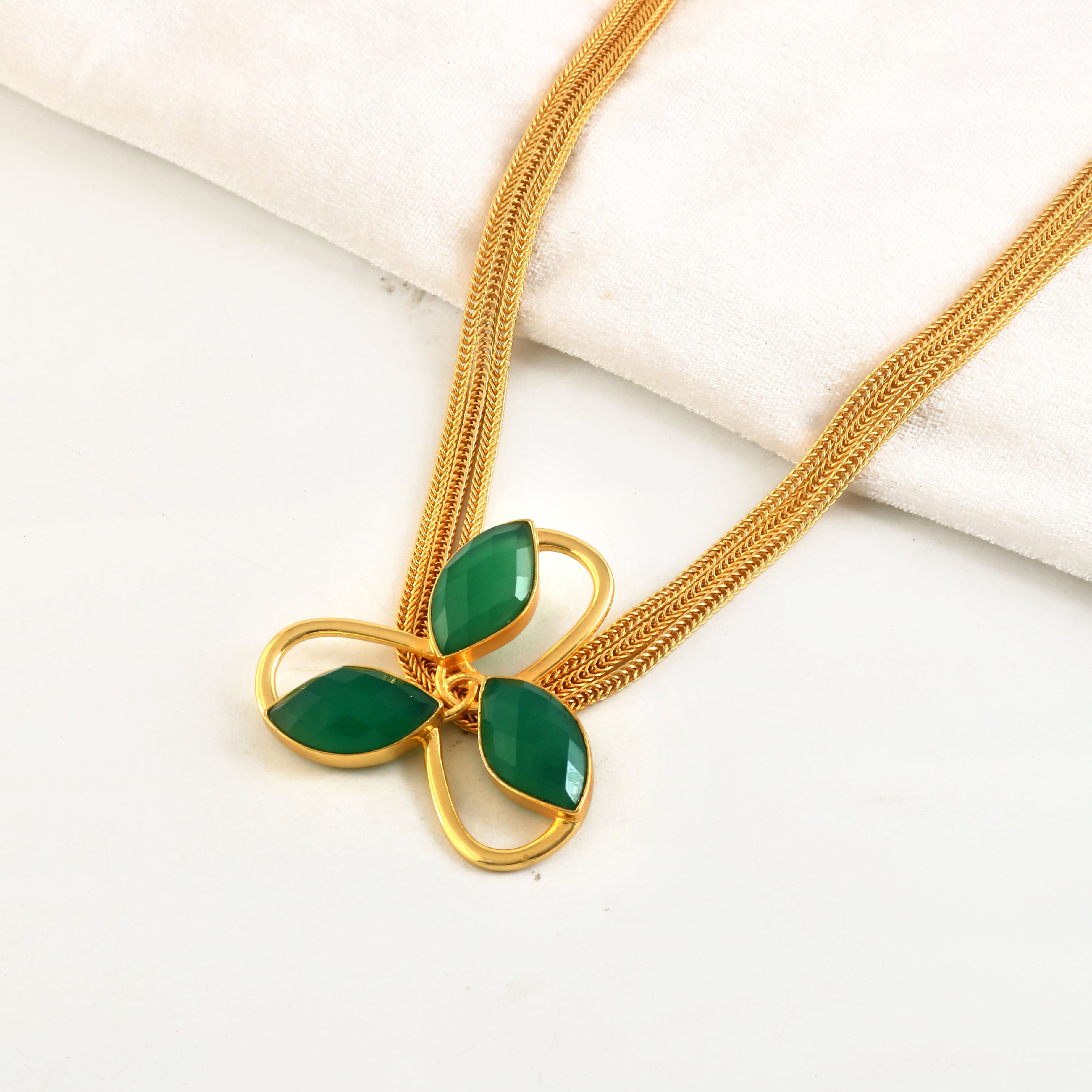 MARIA JOSE, COLLAR TIPO CHOKER CON PIEDRAS NATURALES Y BAÑO DE ORO