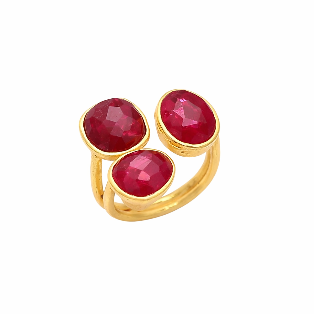 ALMA, anillo con piedras bañado en oro de 24k.