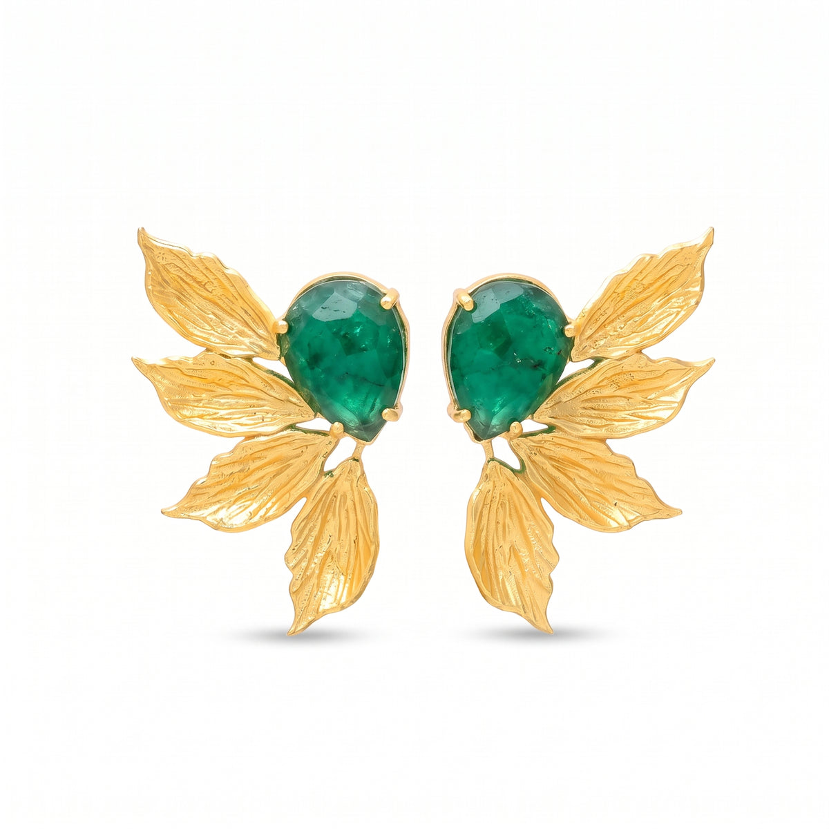 EMMA, ARETES CON PIEDRAS NATURALES Y BAÑO DE ORO