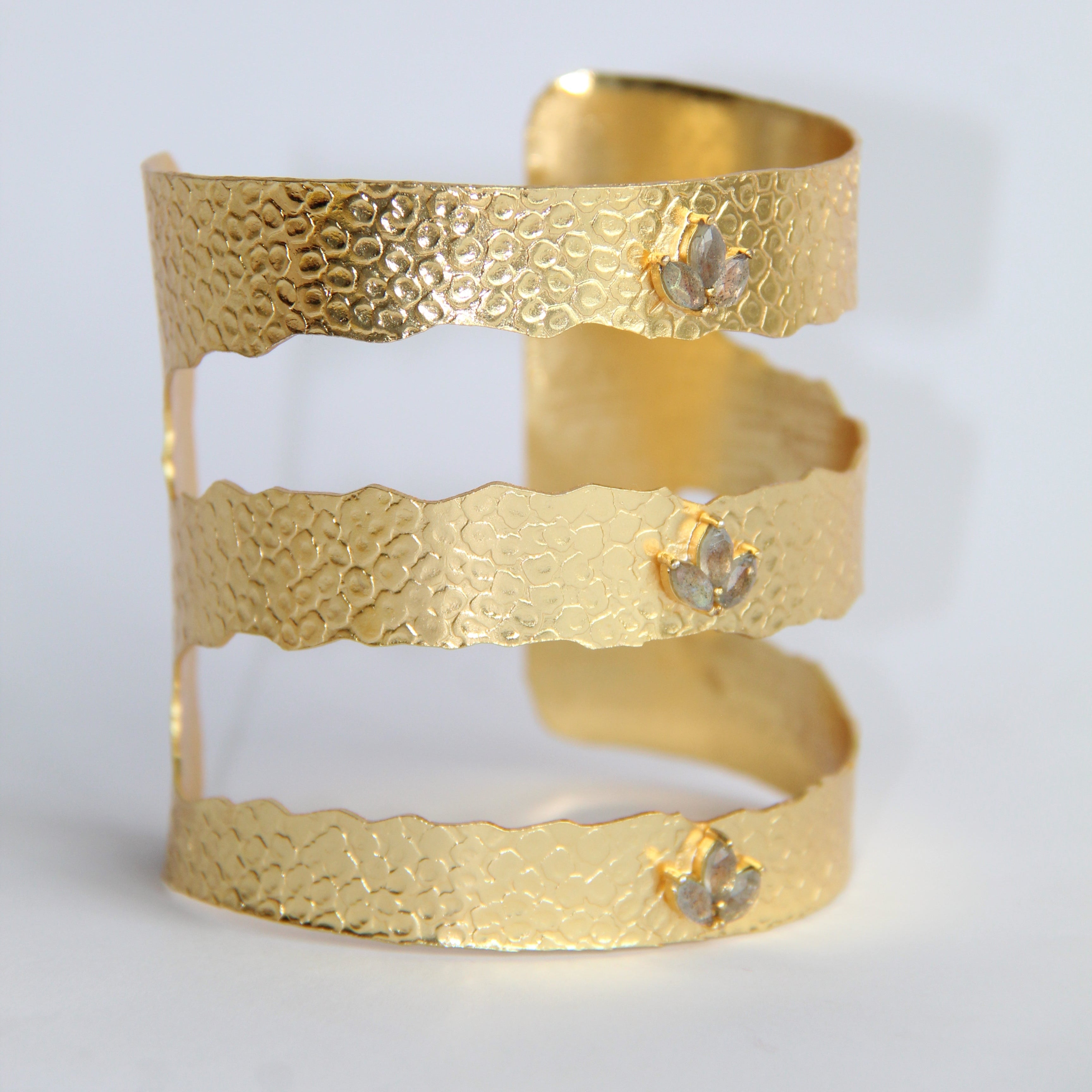 RUA,BRAZALETE PIEDRAS NATURALES Y BAÑO DE ORO