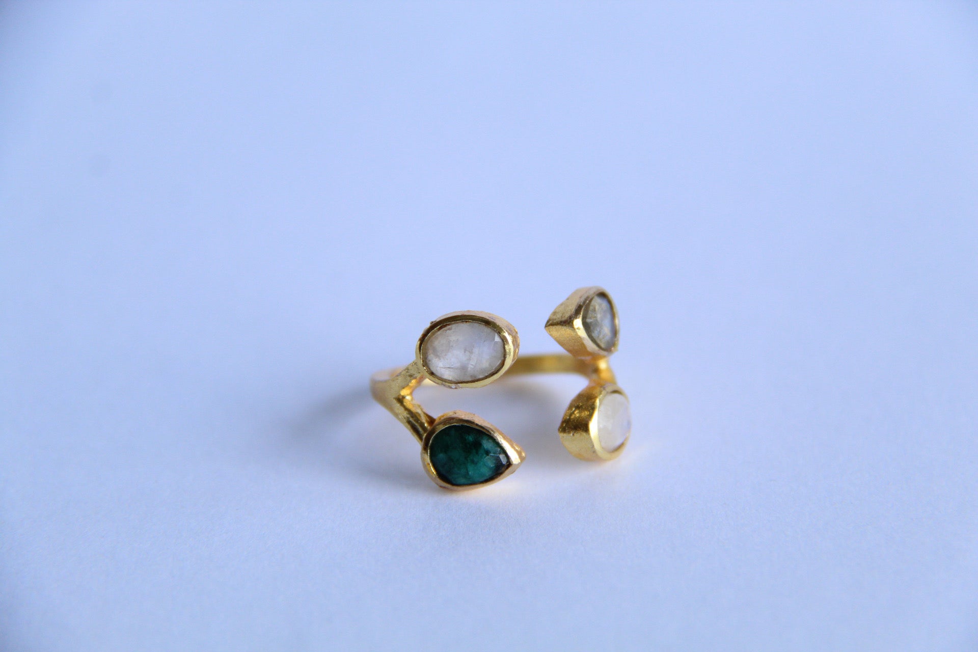 IVANA, ANILLOS CON PIEDRAS NATURALES Y BAÑO DE ORO.