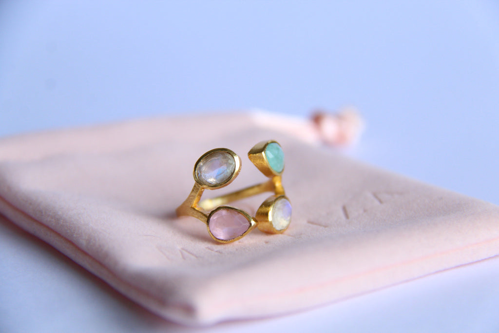 IVANA, ANILLOS CON PIEDRAS NATURALES Y BAÑO DE ORO.