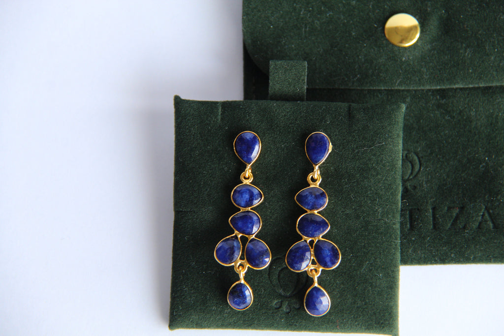 NARCISO, aretes con piedras, bañados en oro de 24k.