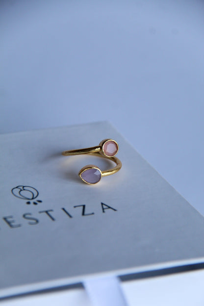 VIENA, ANILLO CON PIEDRAS NATURALES Y BAÑO DE ORO DE 14K