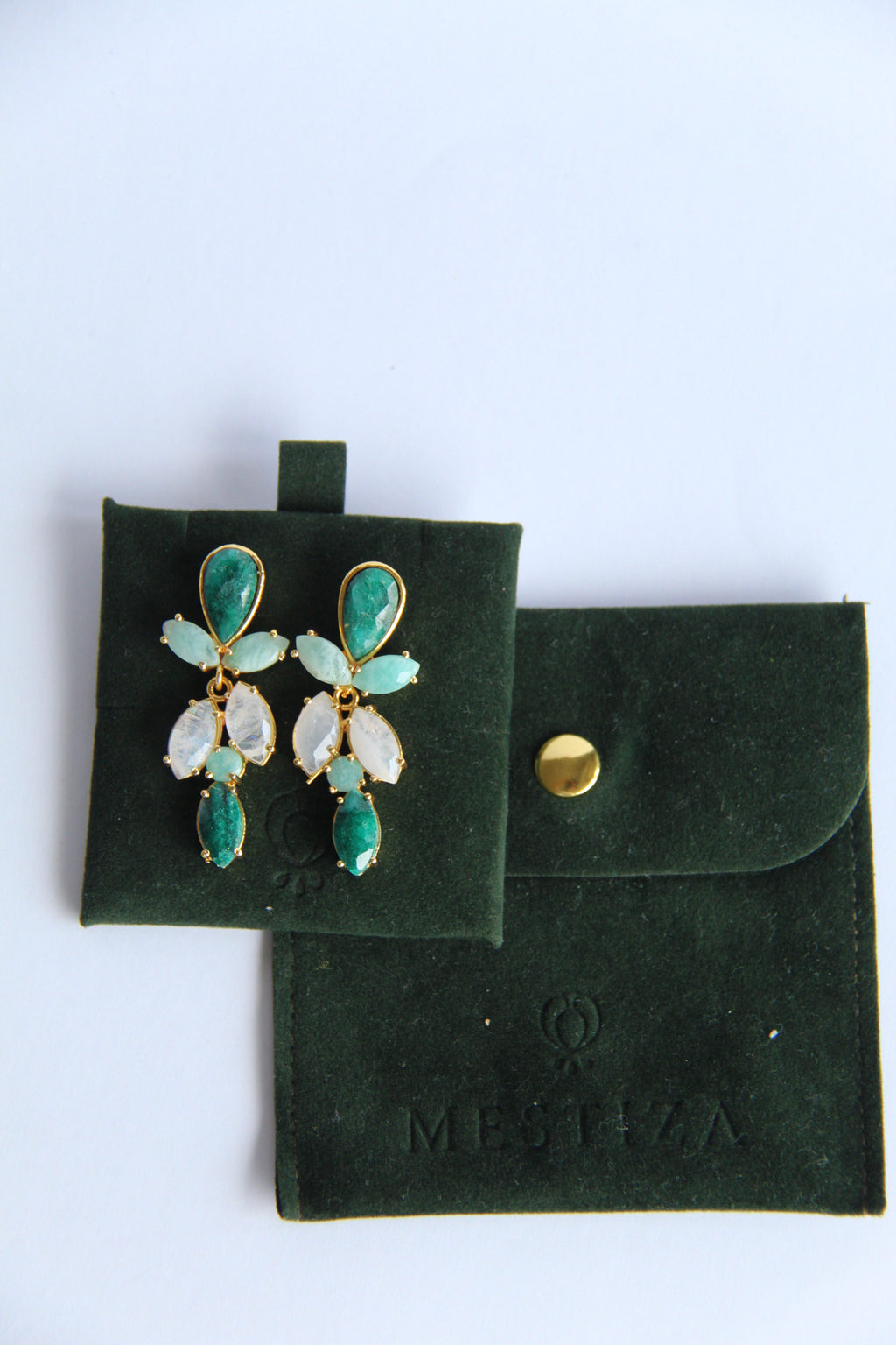 MAGNOLIA, ARETES CON PIEDRAS NATURALES