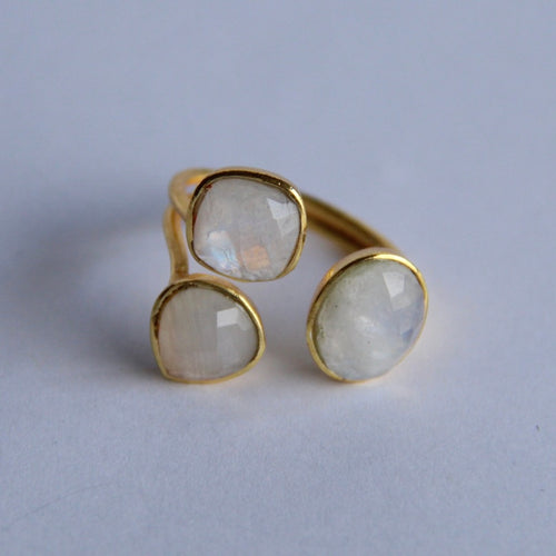 ALMA, anillo con piedras bañado en oro de 24k.