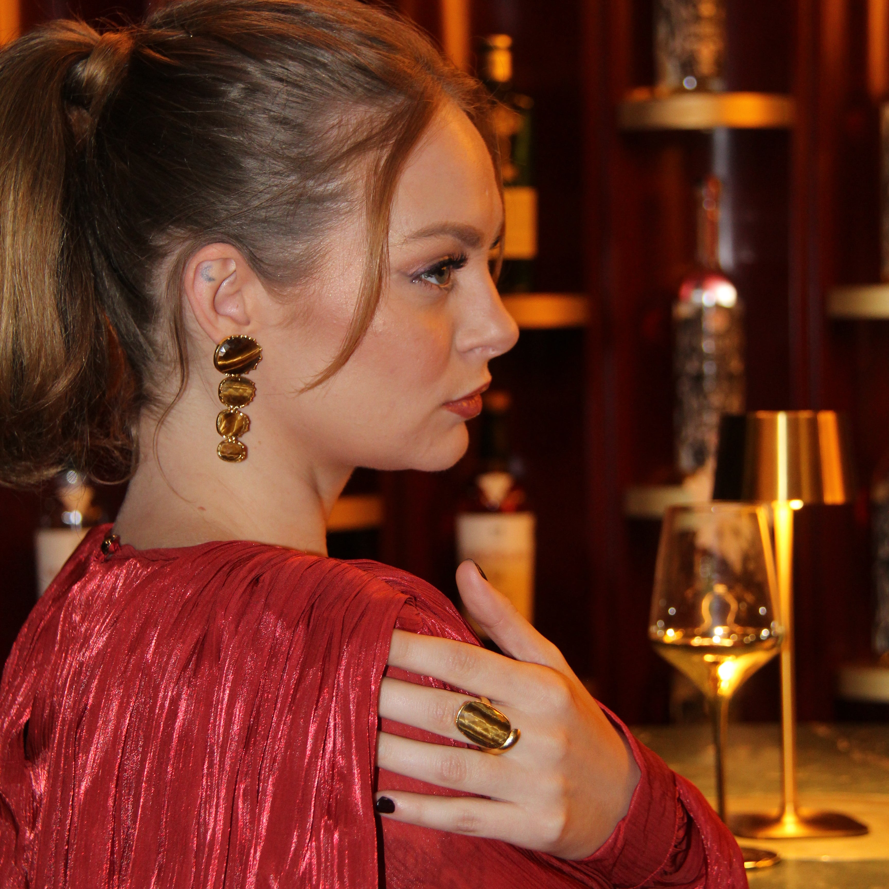 LARA, ARETES DESMONTABLES, CON PIEDRAS NATURALES Y BAÑO DE ORO