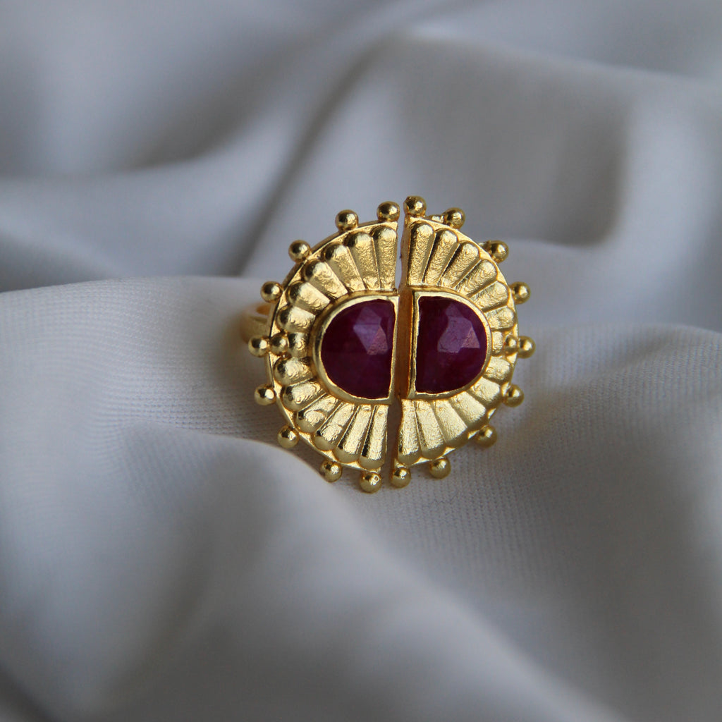 LORETTE, ANILLO AJUSTABLE CON PIEDRAS NATURALES Y BAÑO DE ORO