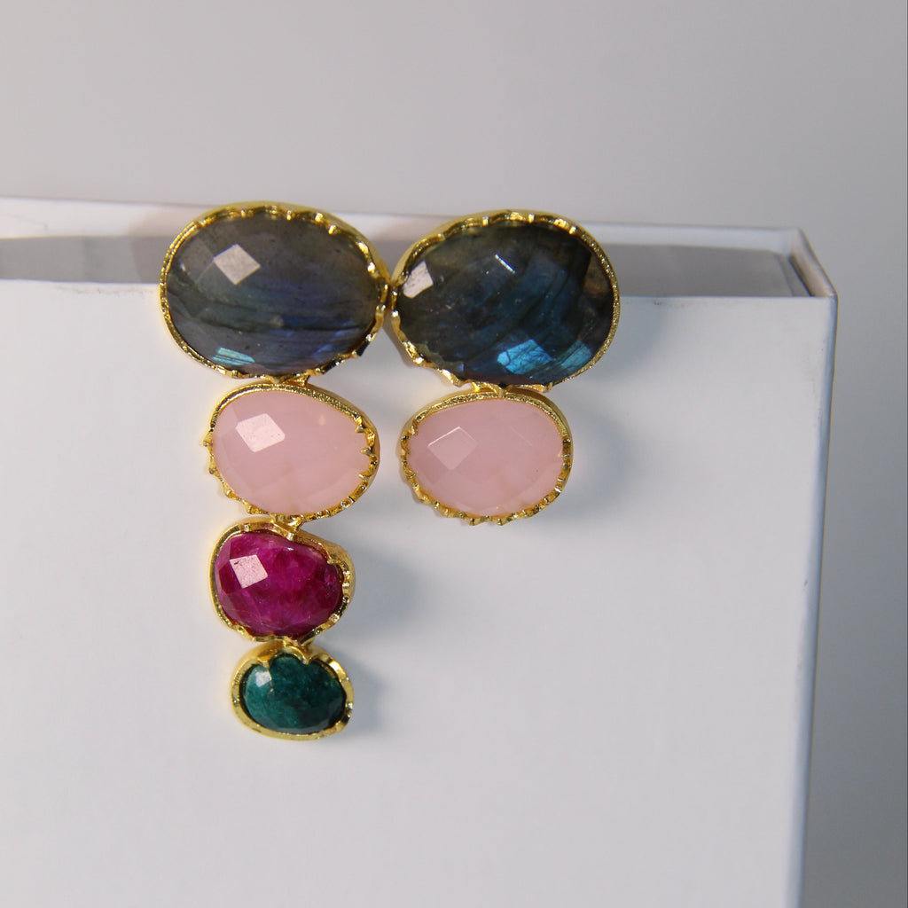 LARA, ARETES DESMONTABLES, CON PIEDRAS NATURALES Y BAÑO DE ORO