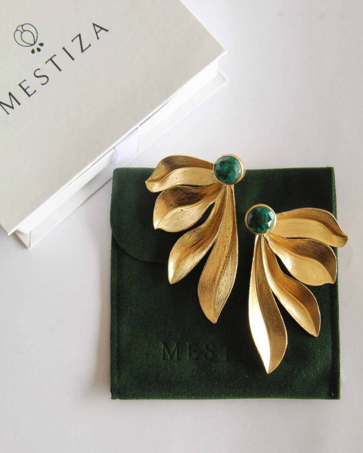 LEONORA, ARETES CON PIEDRAS NATURALES