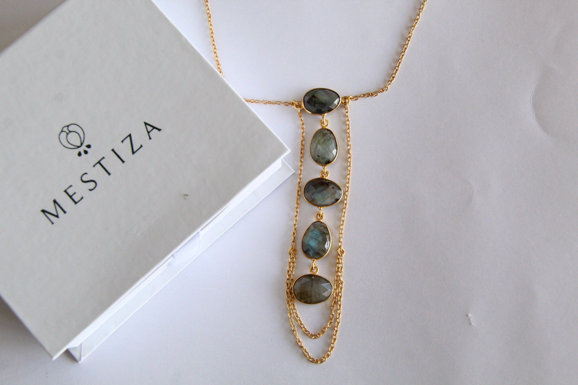 ANABELLA, COLLAR CON PIEDRAS NATURALES