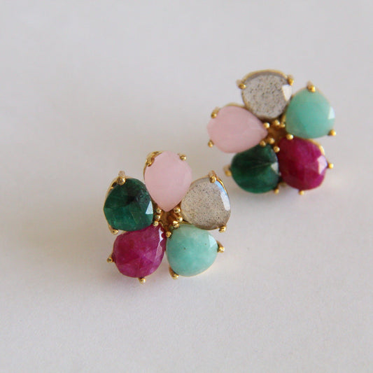MACA, Aretes con piedras naturales
