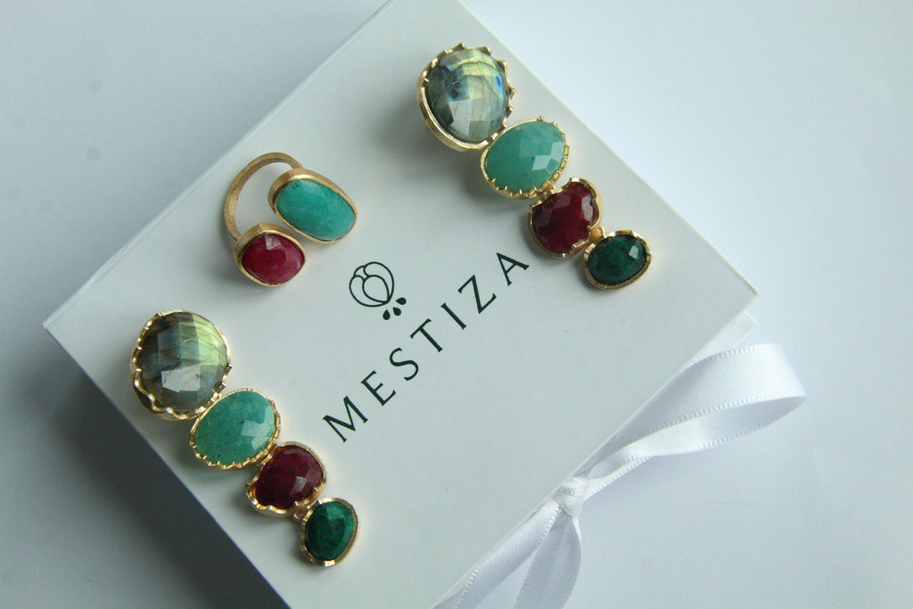 LARA, ARETES DESMONTABLES, CON PIEDRAS NATURALES Y BAÑO DE ORO