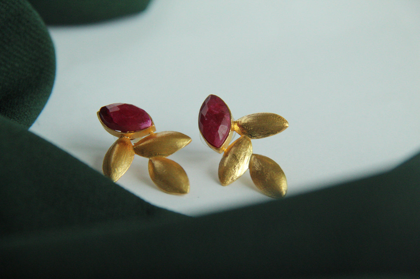 MARIETA, ARETES CON PIEDRAS NATURALES
