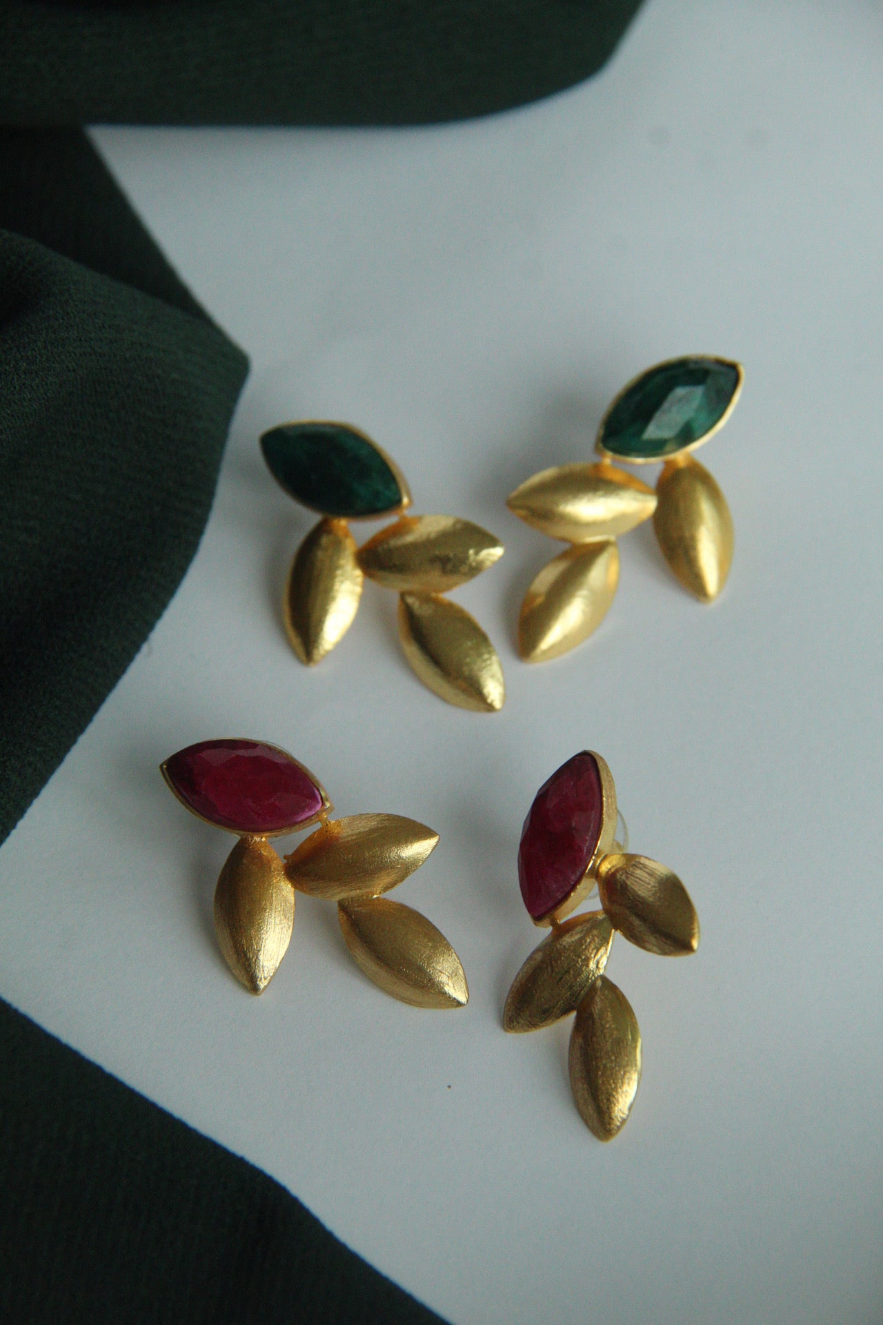 MARIETA, ARETES CON PIEDRAS NATURALES
