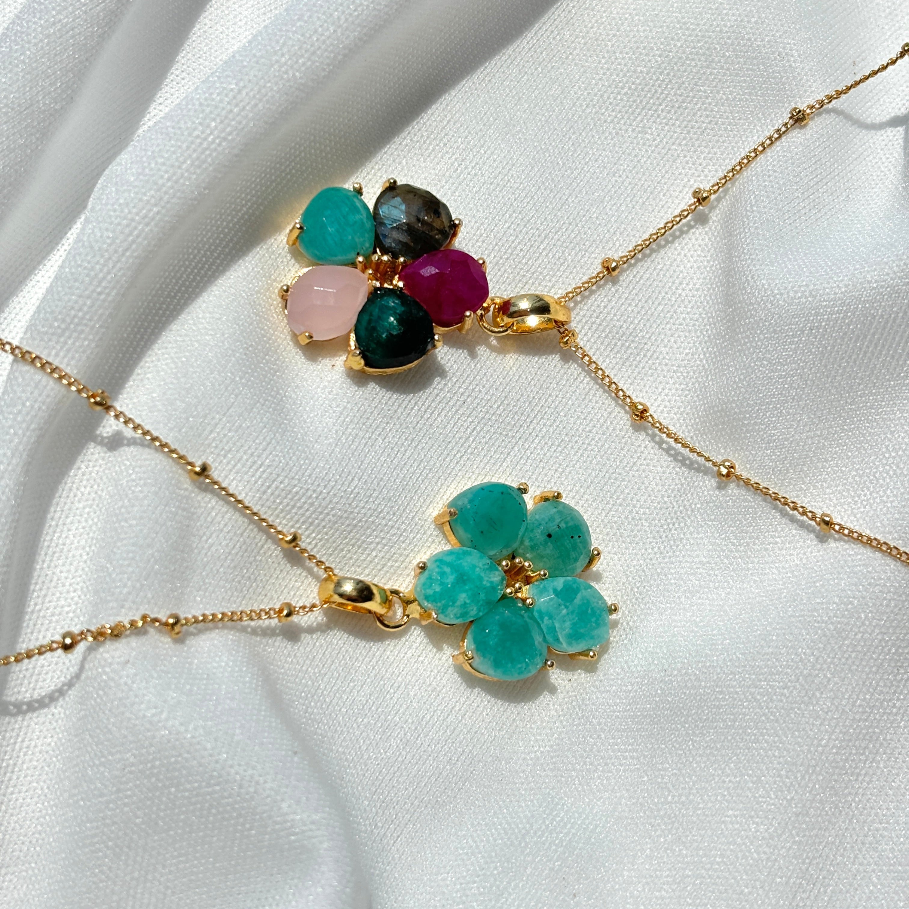 COLLAR MACA, con piedras naturales.