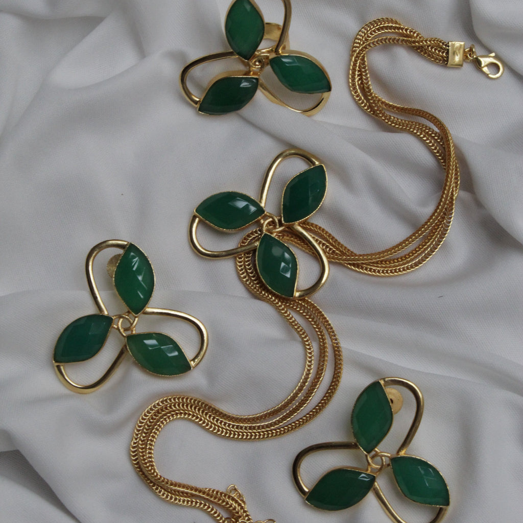 MARIA JOSE, COLLAR TIPO CHOKER CON PIEDRAS NATURALES Y BAÑO DE ORO