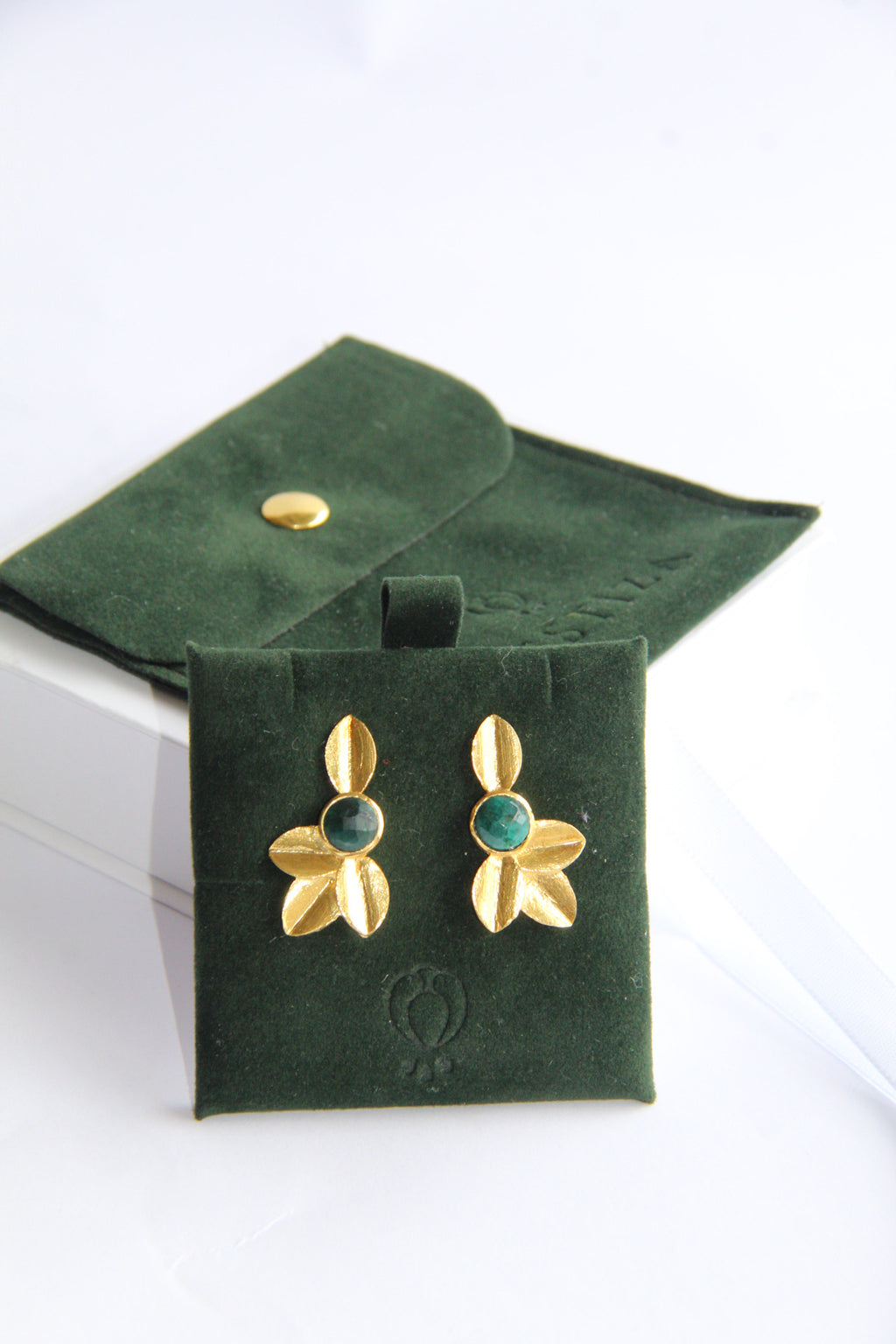 TOKIO, aretes con piedras y baño de oro de 24k