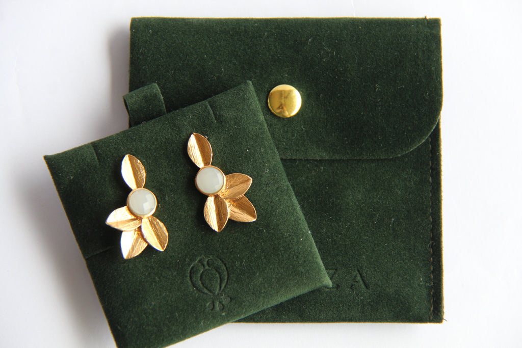 TOKIO, aretes con piedras y baño de oro de 24k