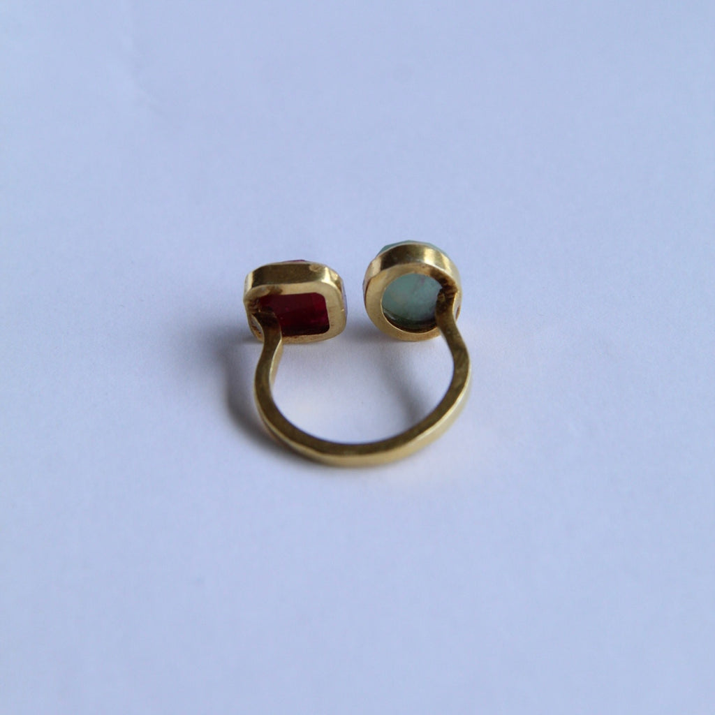 MARGOT, Anillo con piedras naturales y baño de oro