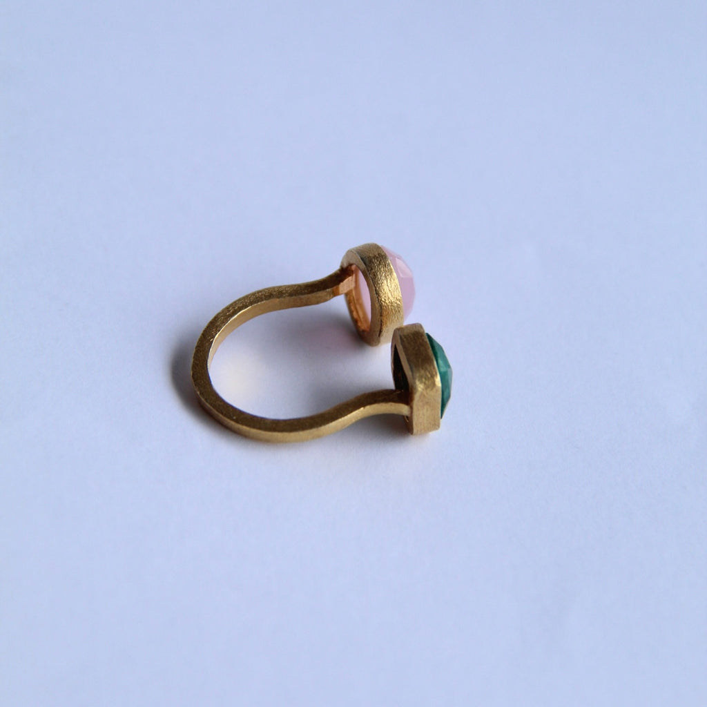 MARGOT, Anillo con piedras naturales y baño de oro