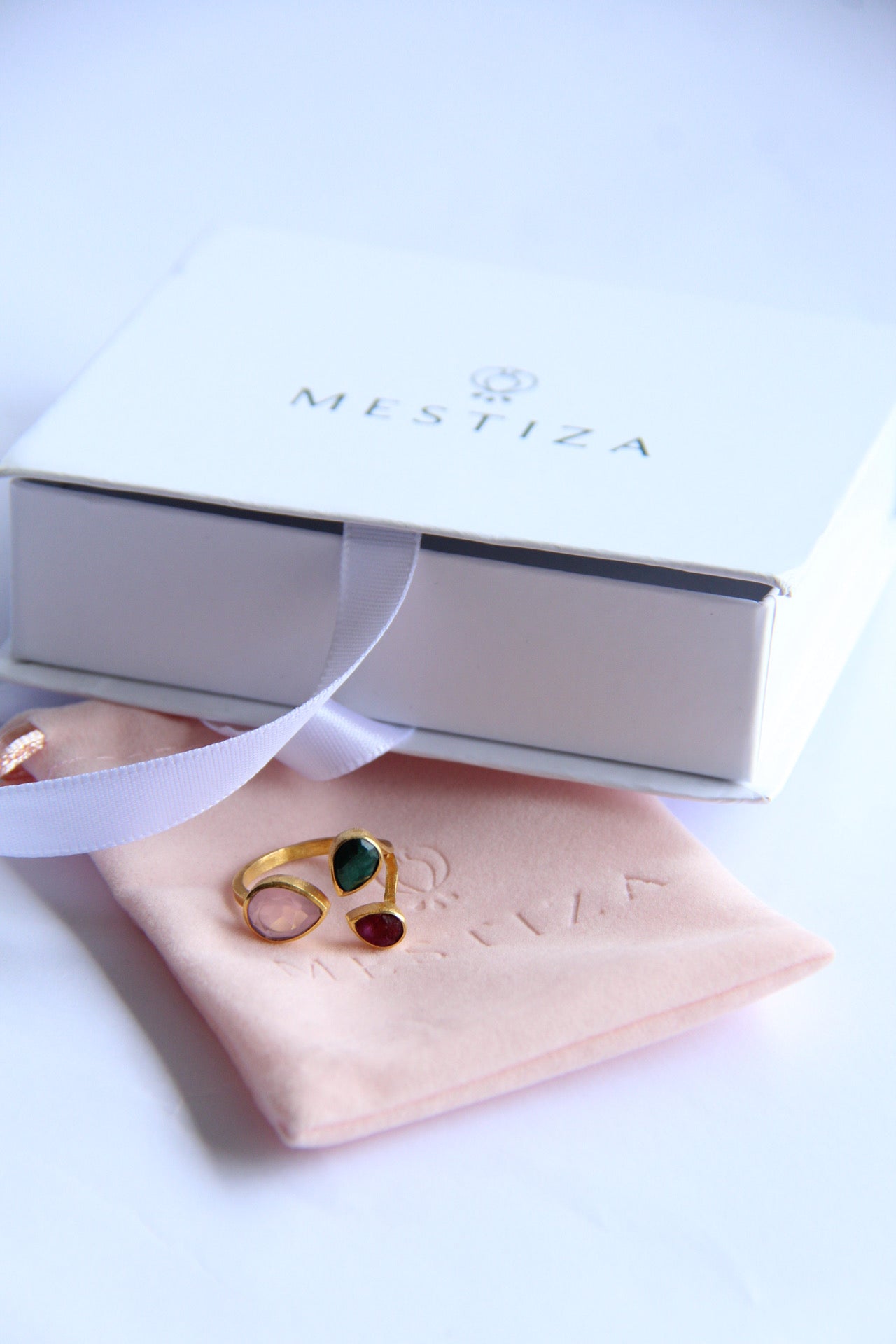 ANE, ANILLO CON 3 PIEDRAS NATURALES