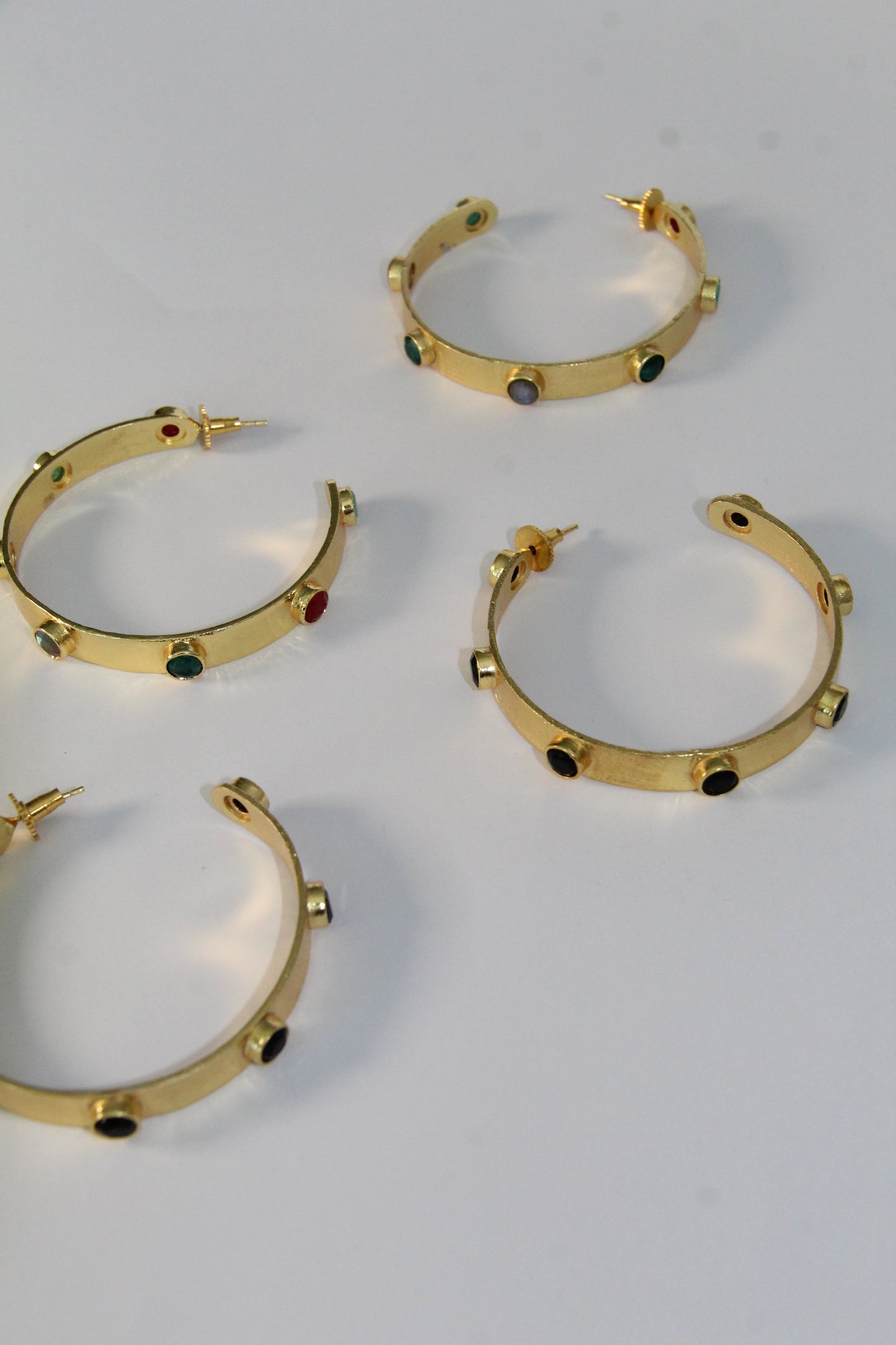 maxi ANNETTE, ARRACADAS CON PIEDRAS NATURALES Y BAÑO DE ORO
