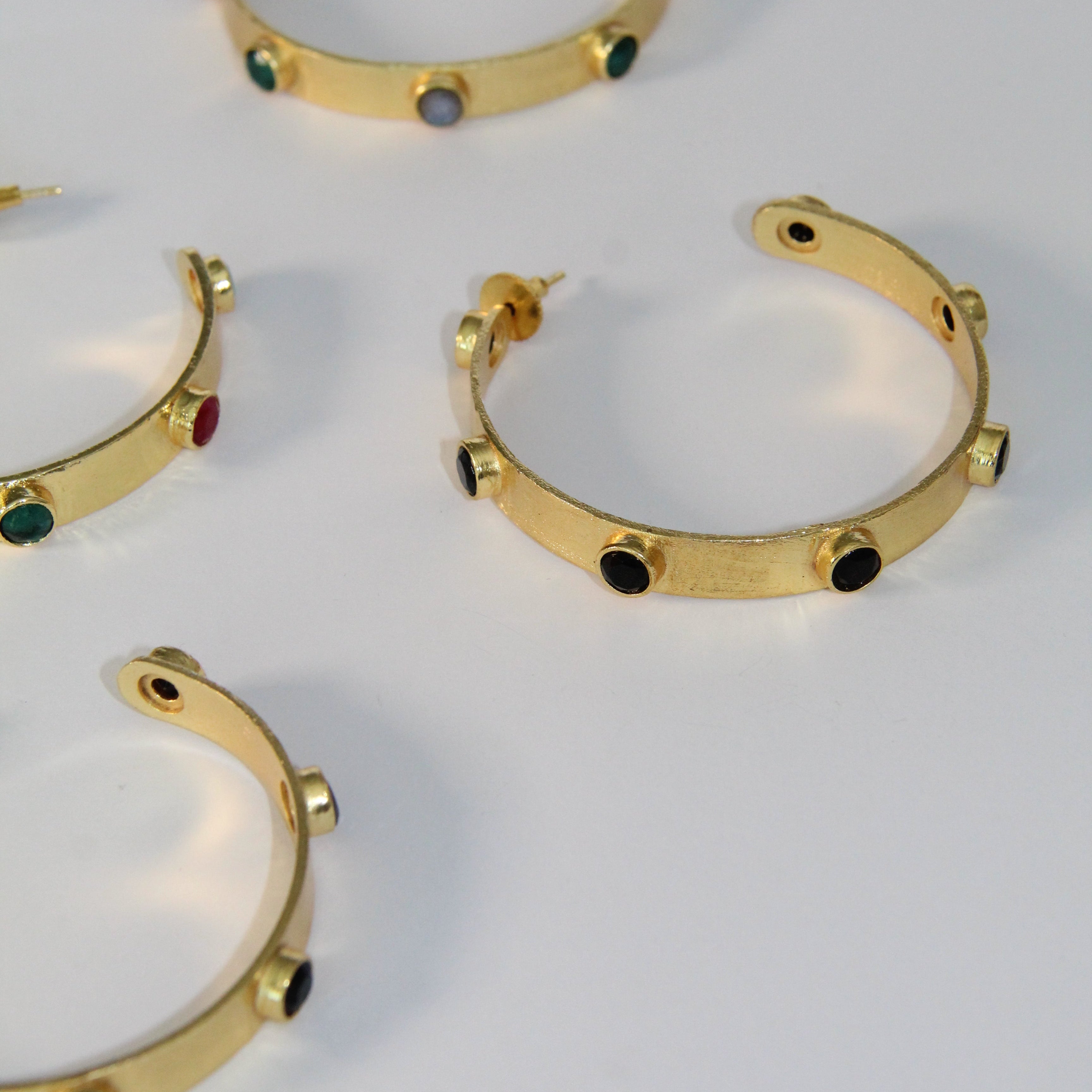 mini ANNETTE, ARETES CON PIEDRAS NATURALES Y BAÑO DE ORO