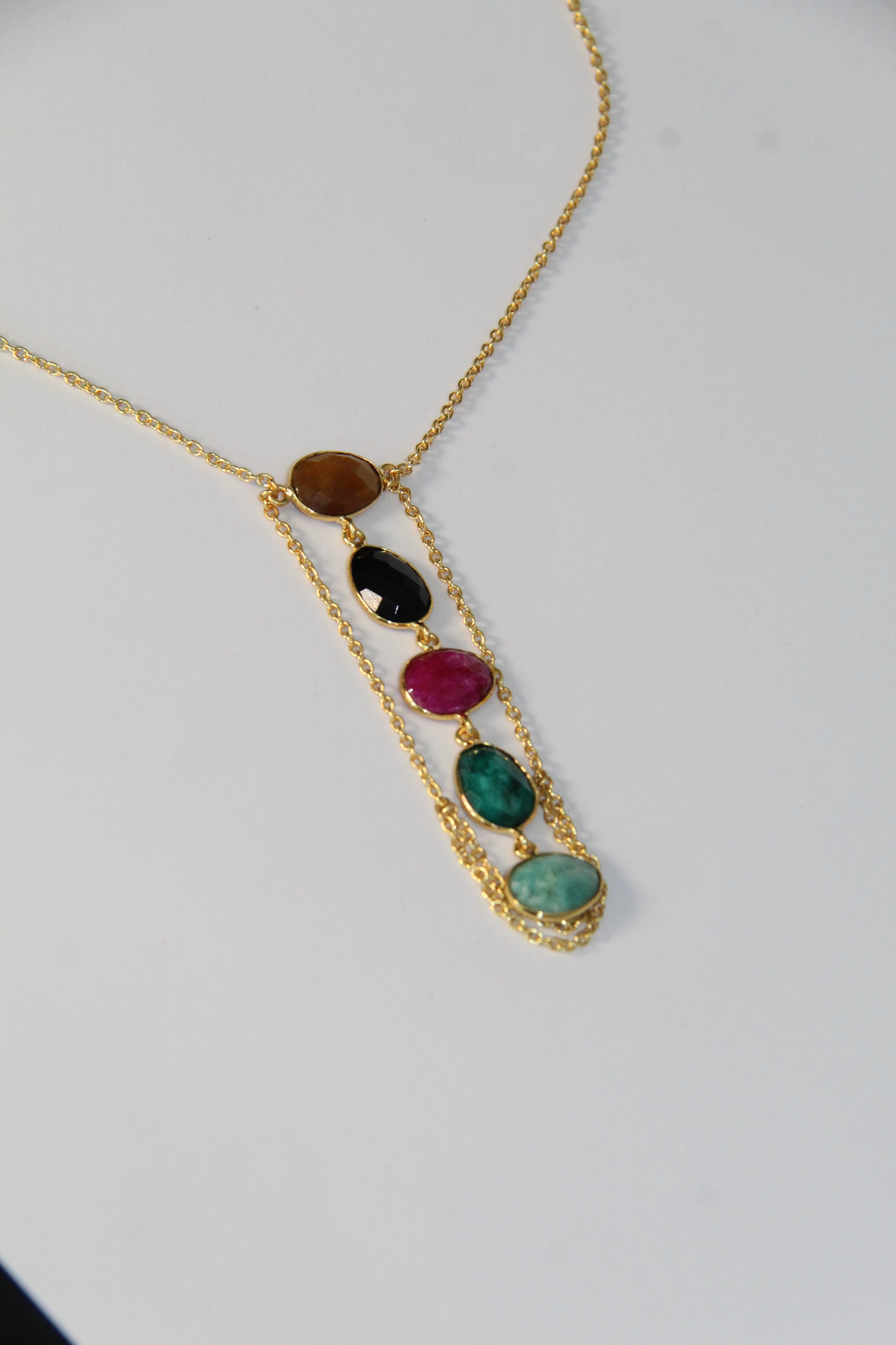 ANABELLA, COLLAR CON PIEDRAS NATURALES