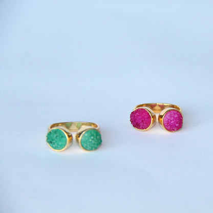 KAIA, ANILLO CON PIEDRAS DRUZA DE CUARZO Y BAÑO DE ORO DE 18K