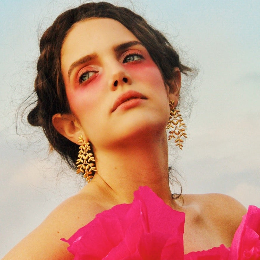 JAZMIN, ARETES DORADOS