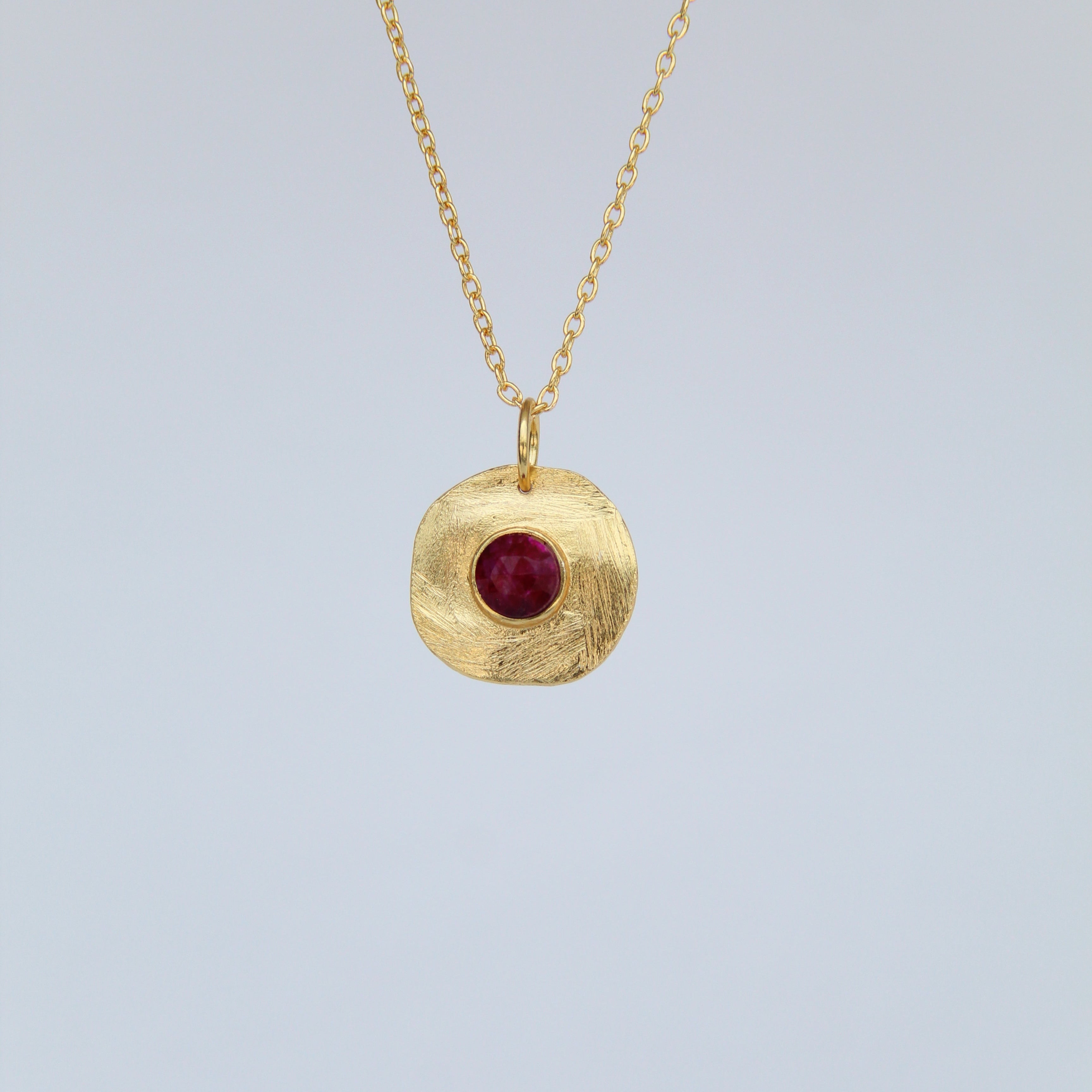 PADMA COLLAR , DESMONTABLE CON PIEDRAS NATURALES Y BAÑO DE ORO