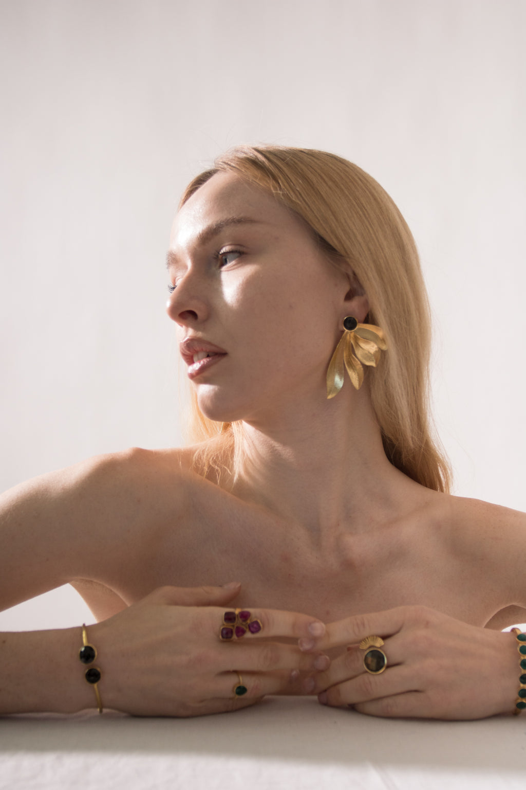 LEONORA, ARETES CON PIEDRAS NATURALES