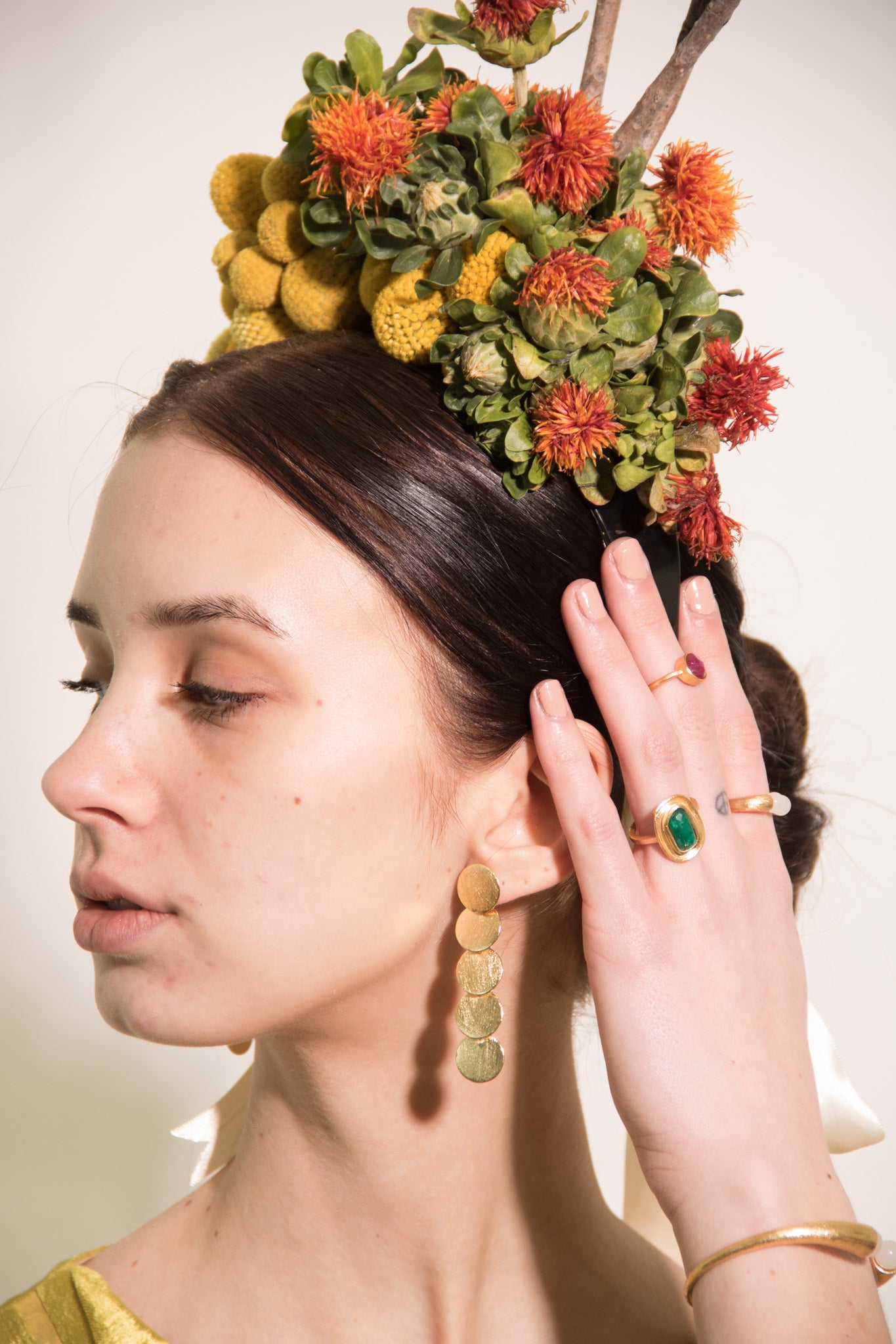 CASSIA, ANILLO CON PIEDRAS NATURALES Y BAÑO DE ORO