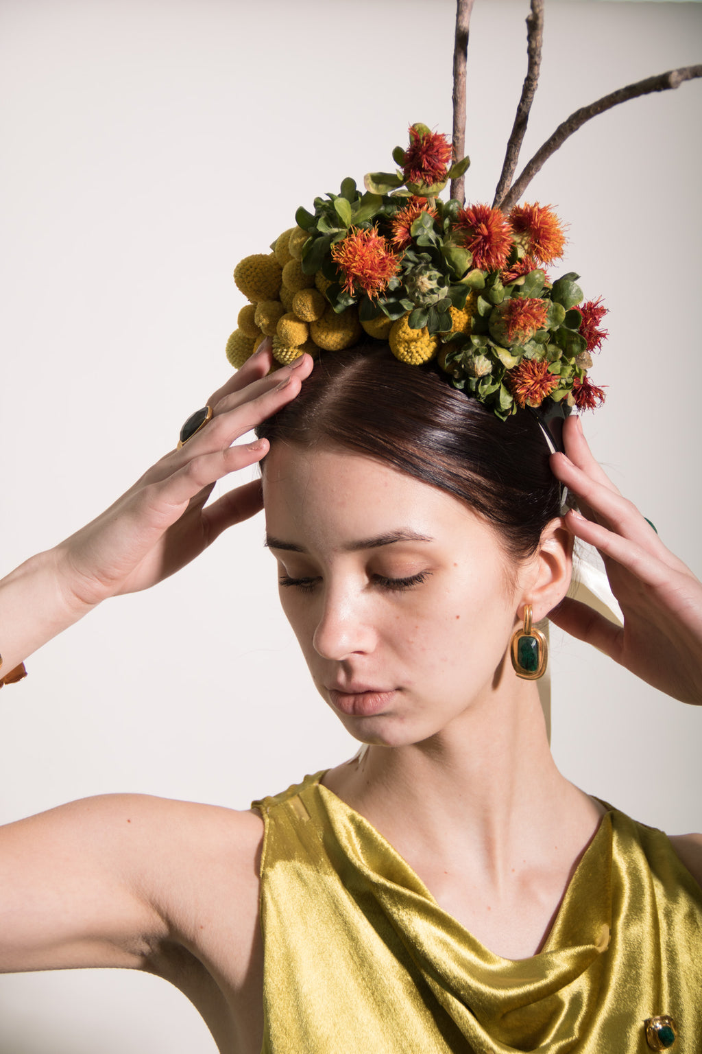 CASSIA , ARETES CON PIEDRAS NATURALES Y BAÑO DE ORO