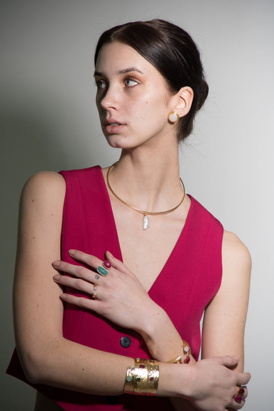 ALBERTHA, ARETES CON PIEDRAS NATURALES Y BAÑO DE ORO