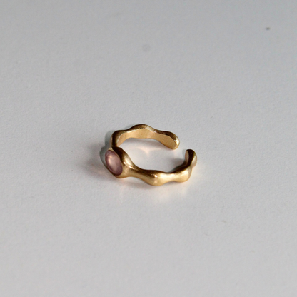 LOU, ANILLO AJUSTABLE CON PIEDRAS NATURALES Y BAÑO DE ORO