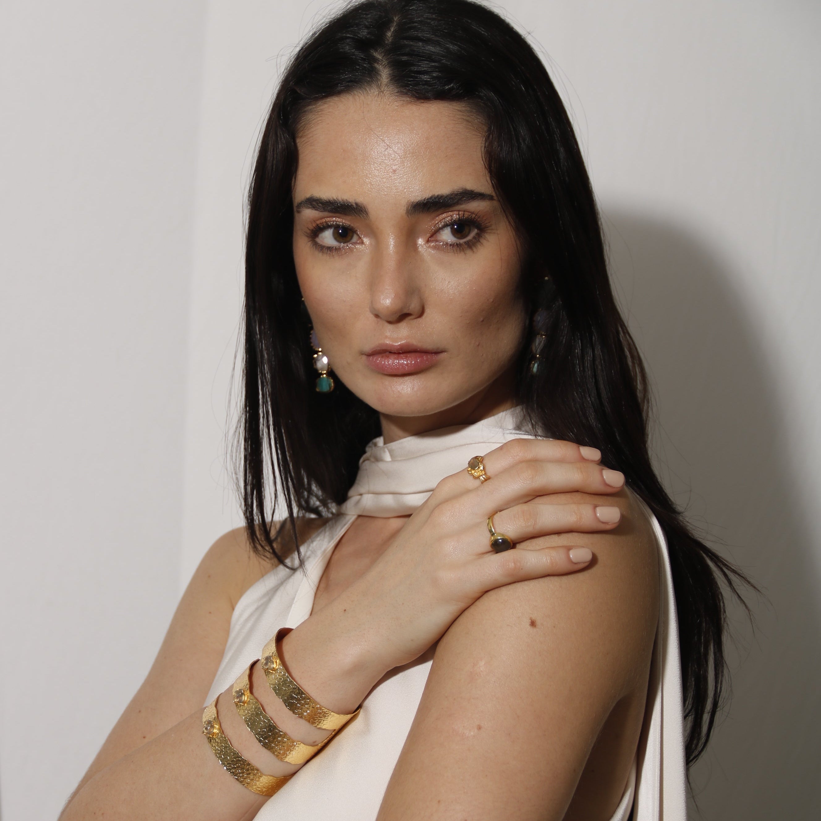 RUA,BRAZALETE PIEDRAS NATURALES Y BAÑO DE ORO