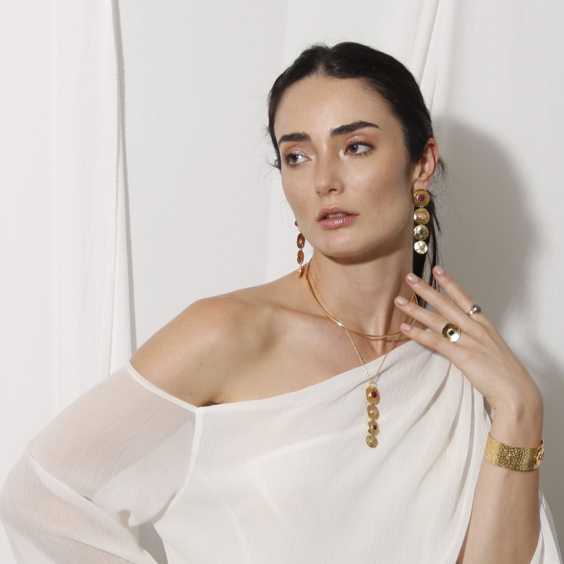 PADMA COLLAR , DESMONTABLE CON PIEDRAS NATURALES Y BAÑO DE ORO