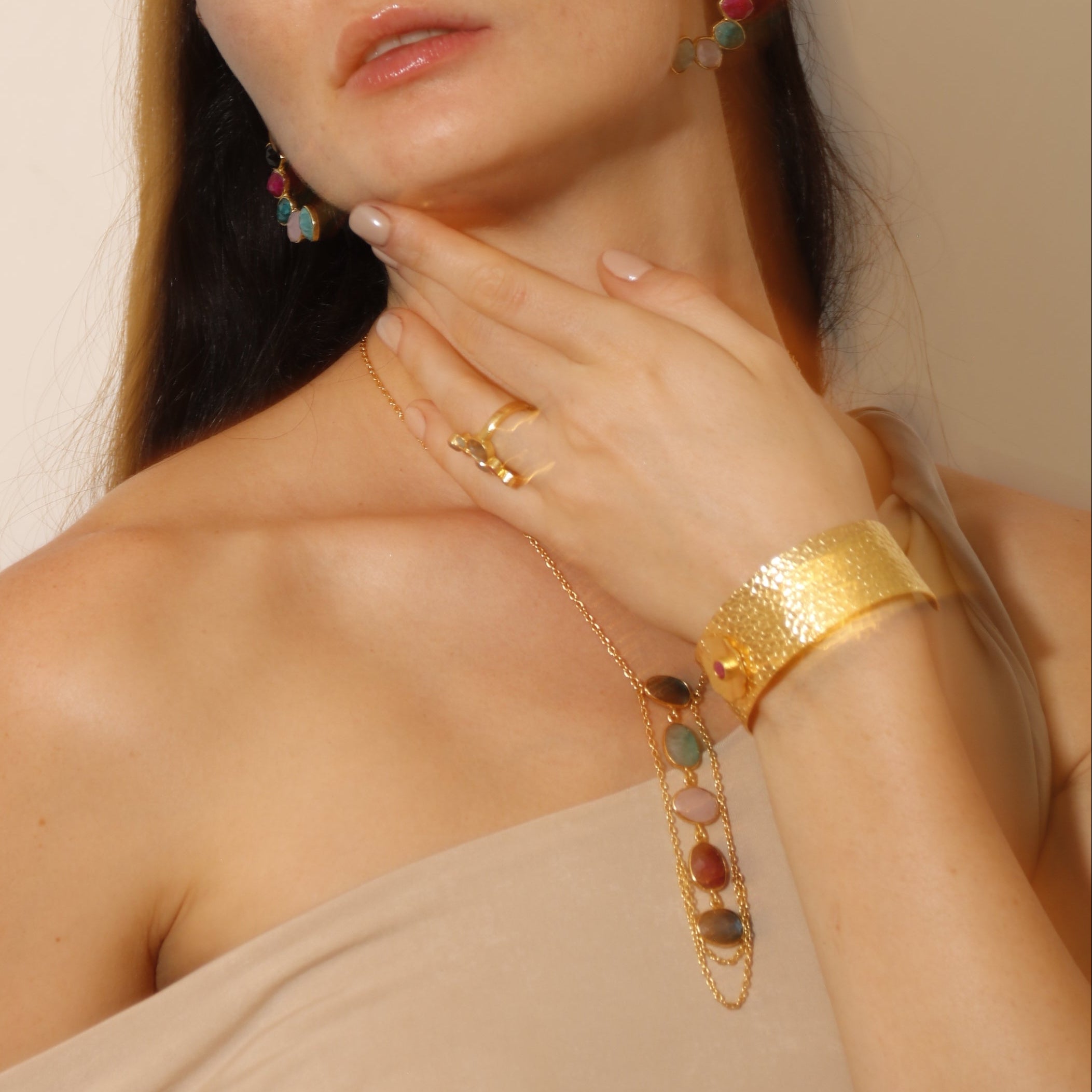 ANABELLA, COLLAR CON PIEDRAS NATURALES